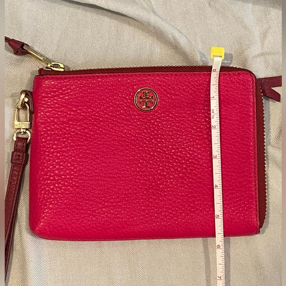 Tory Burch Fuchsia Landon Leather Wristlet - Picture 11 of 15